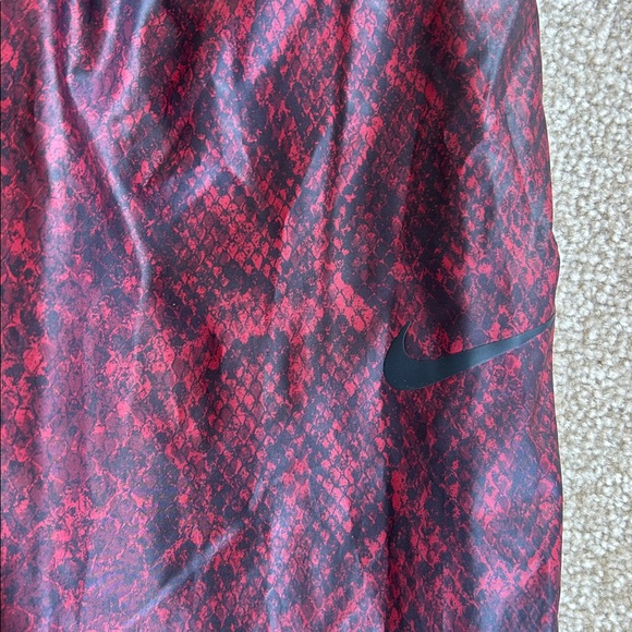 Women’s Nike Windbreaker Red Snakeskin size Small Lightweight Joggers Running - Picture 4 of 6